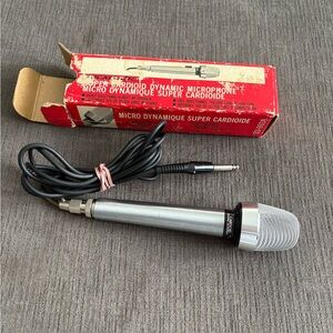Vintage Realistic Super Cardioid Dynamic Mic